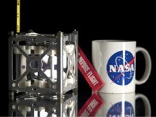 Echte Nutzlast: Neben der Attrappe setzte die Antares drei Phonesats aus, Minisatelliten mit einem Smartphone als Steuerungsrechner. (Foto: Nasa)