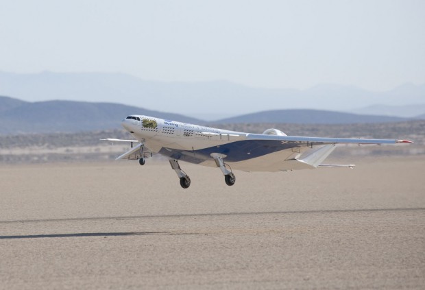 Das Flugzeug soll weniger Treibstoff verbrauchen... (Foto: Carla Thomas/Nasa)