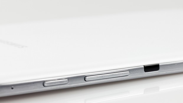 Der Ein- und Ausschalter, die Lautsprecherwippe und die Infrarotlampe (Bild: Martin Peterdamm/Golem.de)