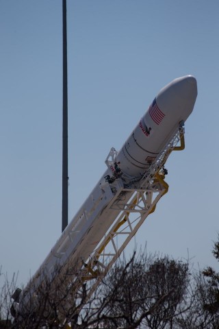 Die Antares wird für den Start vorbereitet. (Foto: Brea Reeves/Nasa/Wallops)