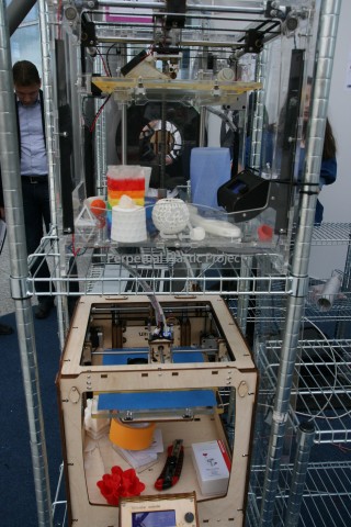 Im 3D-Drucker entsteht dann das Souvenir. (Bild: Jörg Thoma/Golem.de)