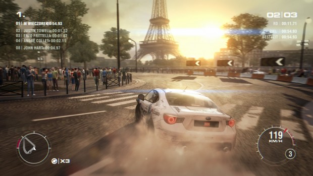 In Paris wird in der Nähe des Eifelturms gerast.