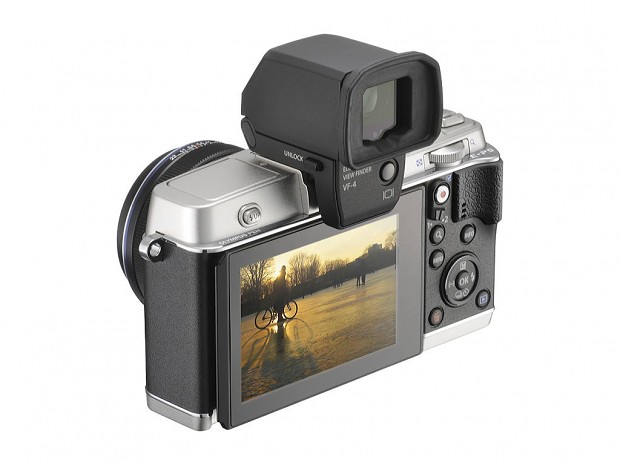 Olympus E-P5 mit Aufstecksucher (Bild: Olympus)