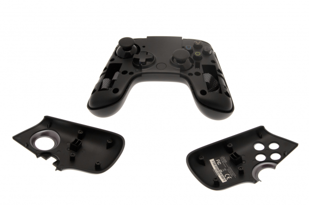 Die seitlichen Abdeckungen lassen sich einfach abziehen. (Bild: Golem.de)