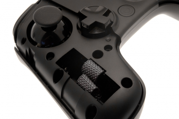 Darunter befinden sich die Schächte für AA-Batterien. (Bild: Golem.de)