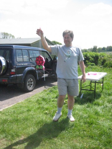 Dave Akerman mit Raspberry Pi im Gehäuse (Bild: Dave Akerman)