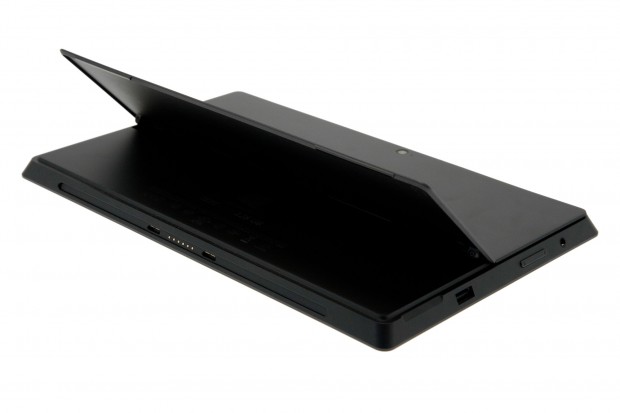 Konstruktion des Standfußes ausgeklappt... (Foto: Nina Sebayang/Golem.de)