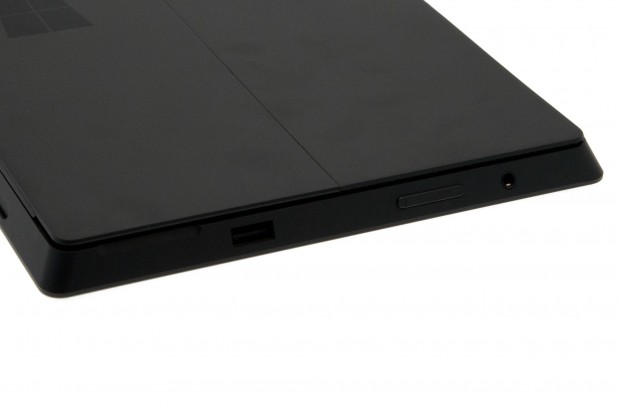 Auf der linken Seite ist der USB-3.0-Anschluss zu finden. (Foto: Nina Sebayang/Golem.de)