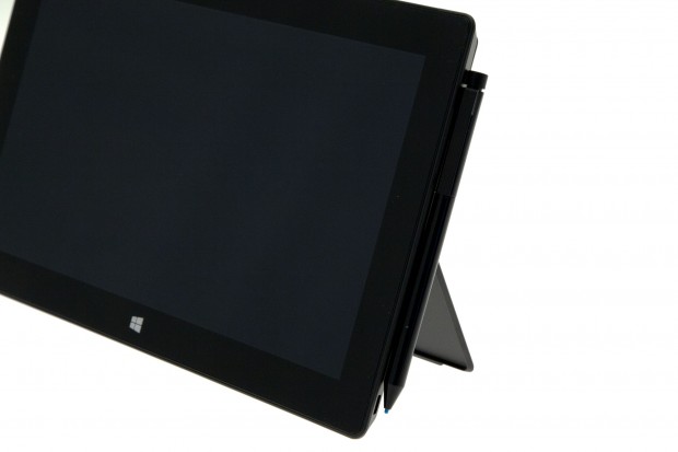 Der Stift wird nicht aufgeladen, da die Wacom-Digitizer-Technik ohne Batterie auskommt. (Foto: Nina Sebayang/Golem.de)