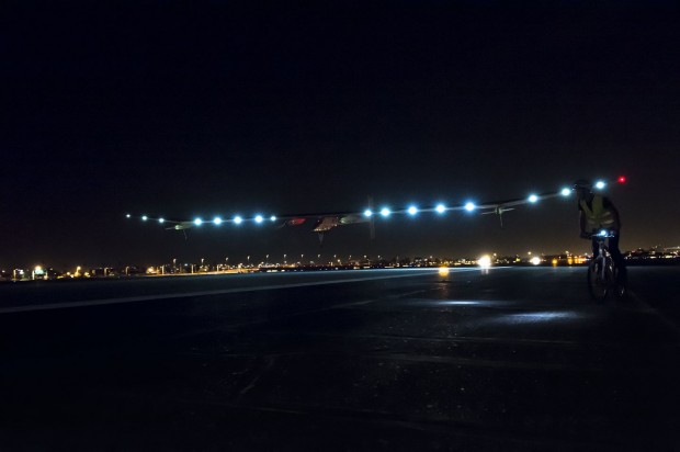 Fast geschafft: Landeanflug in Phoenix am 4. Mai 2013 gegen 0:30 Uhr Ortszeit (Foto: Merz/Solar Impulse)