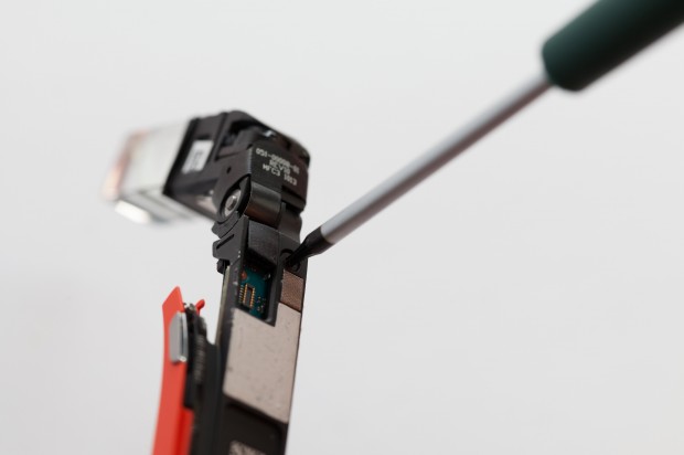 Au&szlig;erdem entdeckten die beiden Blogger noch eine weitere Schraube. (Bild: Scott Torborg und Star Simpson)