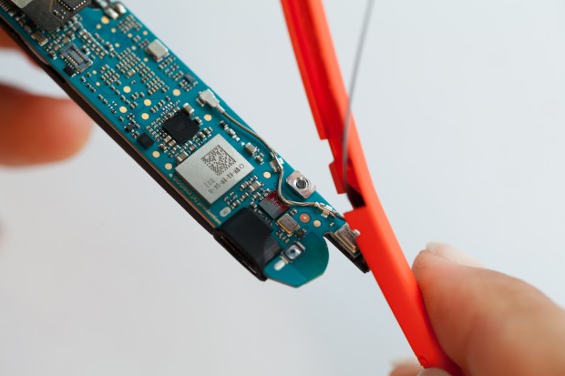 ...ist die Hauptplatine versteckt. (Bild: Scott Torborg und Star Simpson)