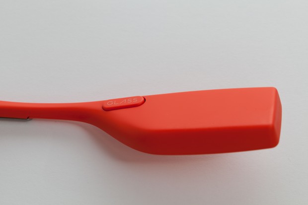 Der Lithium-Polymer-Akku ist am hinteren Teil des Hardwaremoduls angebracht. (Bild: Scott Torborg und Star Simpson)