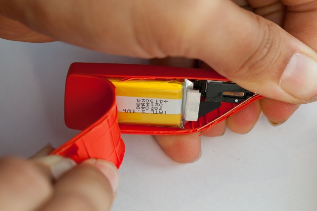 ...zwar recht einfach entfernen,... (Bild: Scott Torborg und Star Simpson)