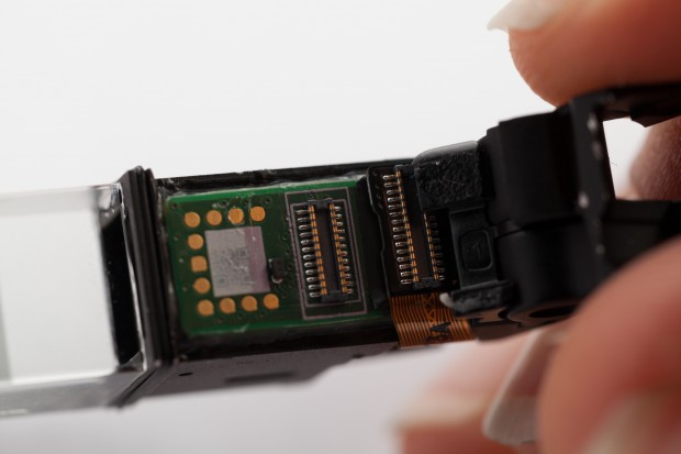 Das Display ist auf einer eigenen Platine angebracht. Hier die R&uuml;ckseite. (Bild: Scott Torborg und Star Simpson)