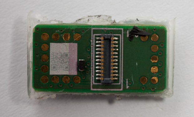 Nochmal die R&uuml;ckseite der Displayplatine. (Bild: Scott Torborg und Star Simpson)