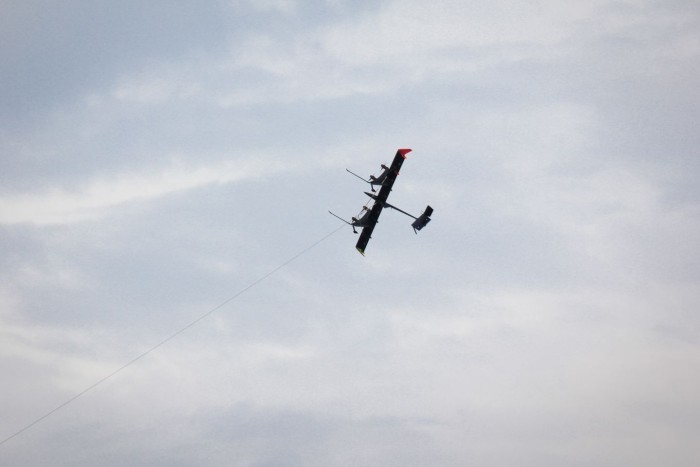 Zu dem Halteseil gehört auch ein Kabel, durch das der Strom auf die Erde gelangt. (Foto: Makani Power)