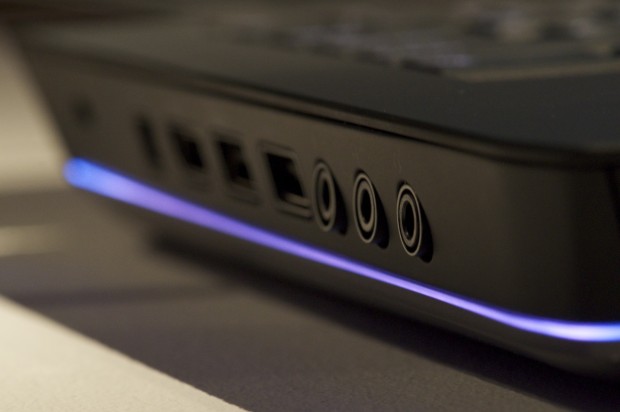 Anschl&uuml;sse auf der linken Seite (Foto: Andreas Sebayang/Golem.de)