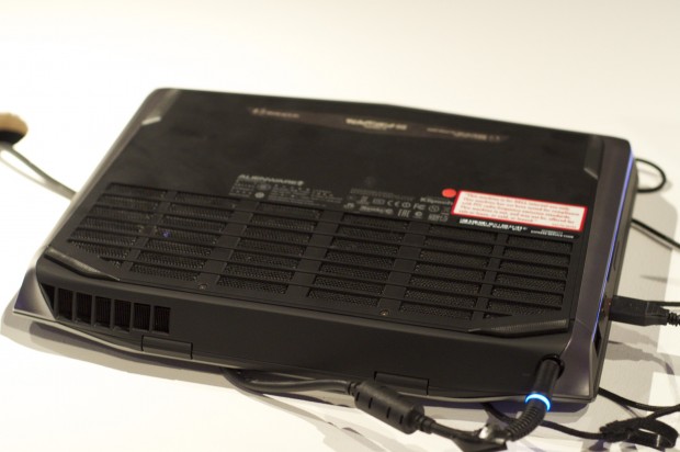 F&uuml;r den Luftaustausch wird ein Gro&szlig;teil der Unterseite ben&ouml;tigt. (Foto: Andreas Sebayang/Golem.de)