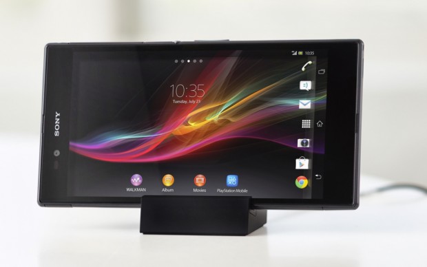 Xperia Z Ultra in der Ladestation DK30 (Quelle: Sony)
