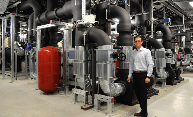 Teil der Warmwasserkühlung im Keller