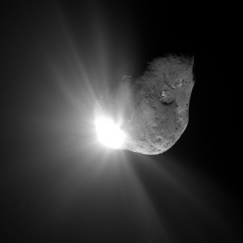 Einschlag des Impaktors von Deep Impact auf dem Kometen Tempel 1 (Bild: Nasa)