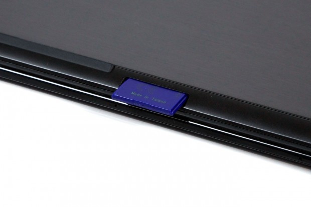 SD-Karten in normaler Größe können verwendet werden. (Foto: Nina Sebayang/Golem.de)