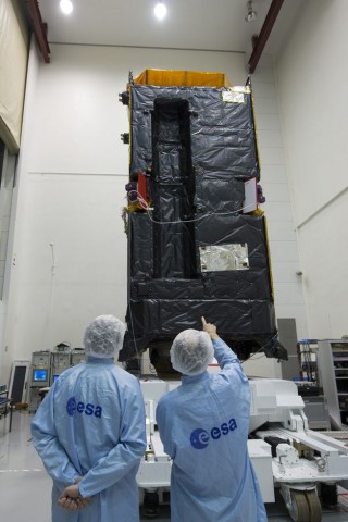 Alphasat - hier bei Tests im März 2013 in Toulouse -.... (Foto: S. Corvaja/Esa)