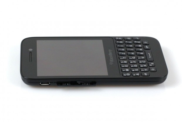 Das Q5 ist 120 x 65,9 mm gro&szlig; und mit 11,1 mm dicker als andere aktuelle Smartphones.