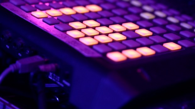 Bedienungskonsole des Drumsynthesizers TR-808