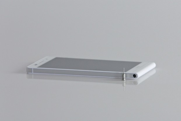 In der Kopfh&ouml;rerbuchse steckt ein Piekser, mit dem... (Bild: Nina Sebayang/Golem.de)