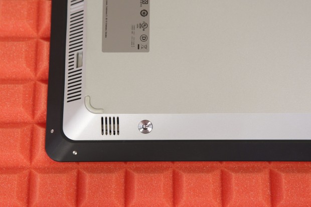 Auf der linken Seite befindet sich nur der Power-Schalter. (Bild: Nina Sebayang/Golem.de)