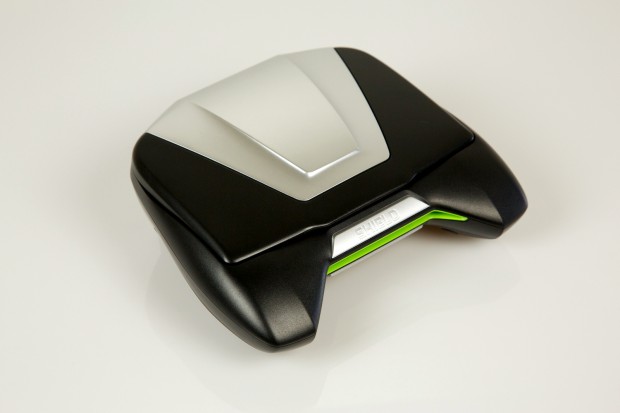 Das Gerät ist fast 600 Gramm schwer und vergleichsweise wuchtig. (Bild: Fabian Hamacher/Golem.de)