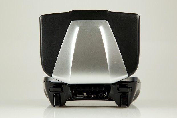 Auf der Rückseite wird die geringe Abwärme hinausbefördert. Hier befinden sich zudem Anschlüsse für eine Micro-SD-Karte, Mini-HDMI, Micro-USB und Kopfhörer. (Bild: Fabian Hamacher/Golem.de)