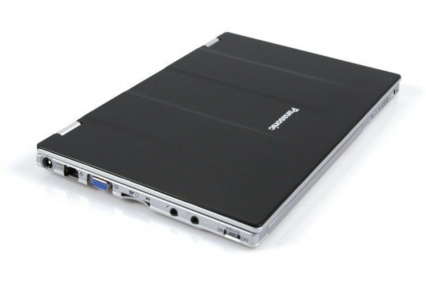 Auch die Ausstattung der Anschl&uuml;sse ist f&uuml;r ein Ultrabook ungew&ouml;hnlich. (Foto: Nina Sebayang/Golem.de)