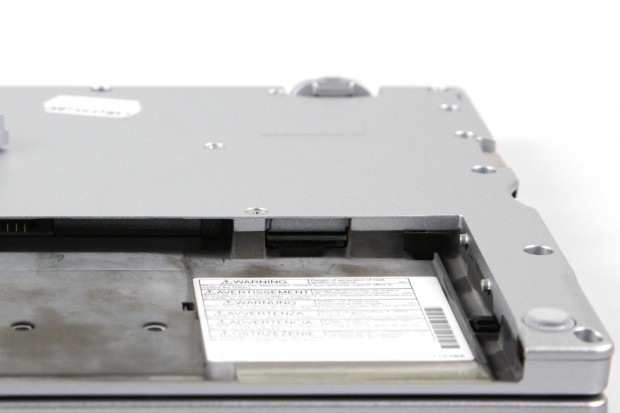 ...befindet sich der Schacht f&uuml;r SIM-Karten. (Foto: Nina Sebayang/Golem.de)