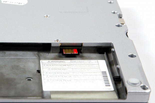 Er nimmt regul&auml;re 2SFF-Karten auf. (Foto: Nina Sebayang/Golem.de)