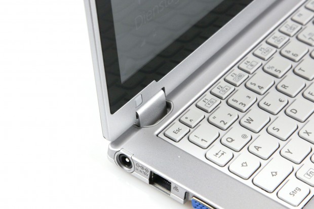 Im normal aufgeklappten Zustand sieht man noch nicht...(Foto: Nina Sebayang/Golem.de)