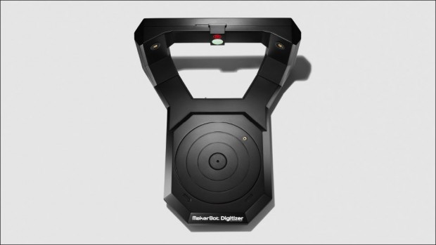 Der zu scannende Gegenstand wird auf den Drehteller gestellt und dann abgetastet. Das dauert etwa 12 Minuten. (Bild: Makerbot)