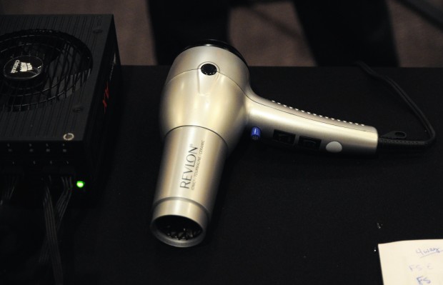 Statt Lötlampe tut es manchmal auch ein Fön.