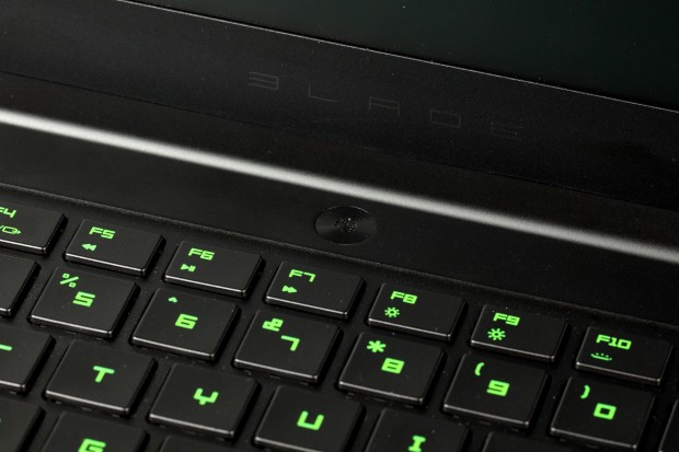 Die Tastatur im US-Layout ist auf Wunsch beleuchtet und verfügt über einen eigenwilligen Tastenaufdruck. (Bild: Fabian Hamacher/Golem.de)