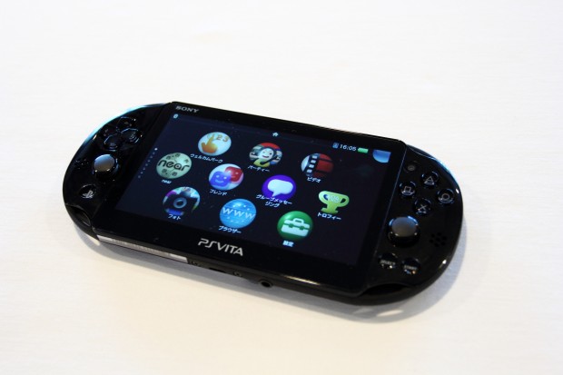Playstation Vita PCH2000 (Bild: Tobias Költzsch/Golem.de)