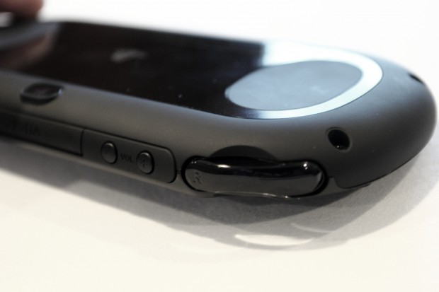 Playstation Vita PCH2000 (Bild: Tobias Költzsch/Golem.de)