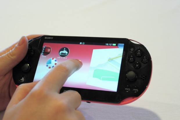 Playstation Vita PCH2000 (Bild: Tobias Költzsch/Golem.de)