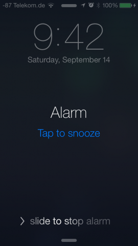 Aufstehen um 9:42 Uhr? Auch unter iOS 7 finden wir das zu früh. (Screenshot: Golem.de)