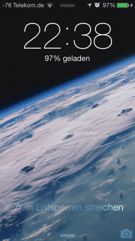 Sperrbildschirm, während das iPhone geladen wird (Screenshot: Golem.de)
