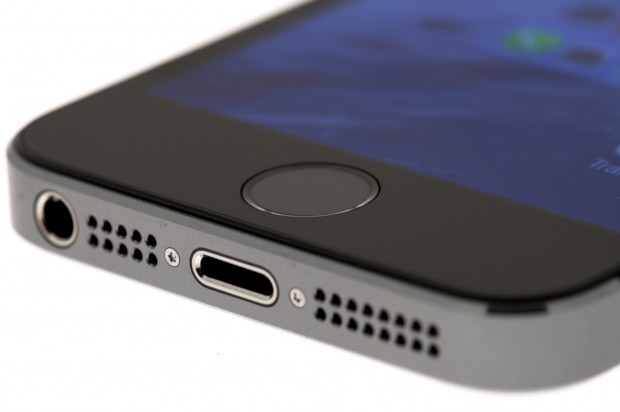 Das iPhone 5S hat keinen nach innen gewölbten Knopf mehr. (Foto: Andreas Sebayang/Golem.de)