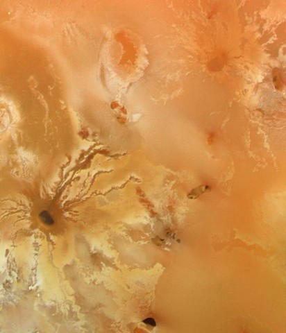 Ein aktiver Vulkan auf Io (Bild: Nasa)