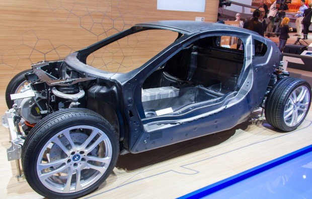 Das Chassis besteht aus Aluminium, die Fahrgastzelle aus Karbonfaser. Das ermöglicht hohe Sicherheit bei geringem Gewicht. (Foto: Werner Pluta/Golem.de)