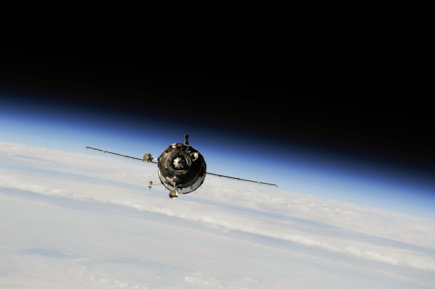 Ihr musste die Cygnus den Vortritt lassen: Die Raumfähre Sojus befindet sich am 25.09.2013 mit drei Mann an Bord im Anflug auf die ISS. (Foto: Nasa)